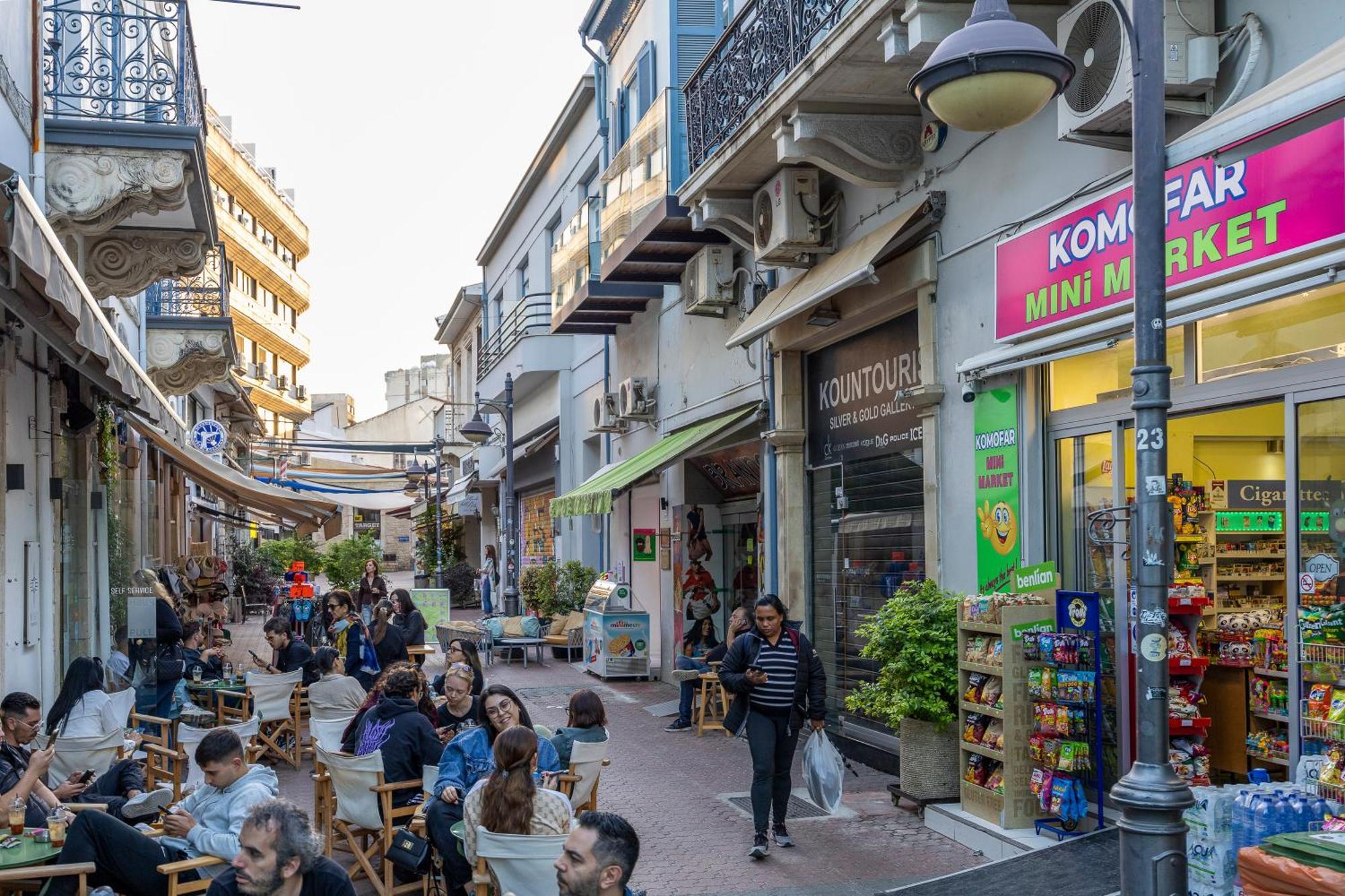 Daire Steps From The Sea, Downtown, Balcony - Prokymea 74
