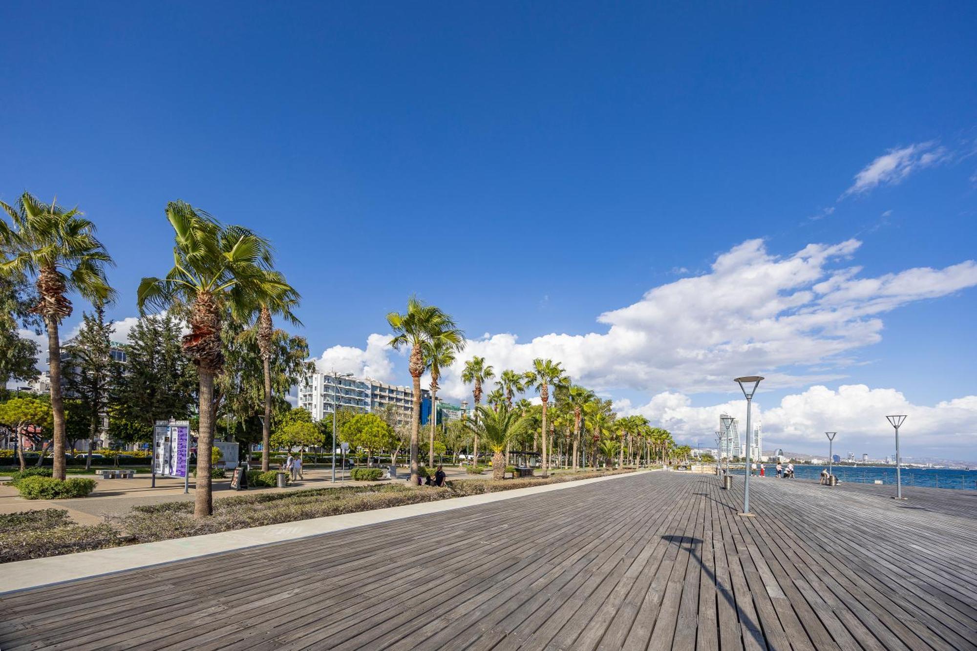 Steps From The Sea, Downtown, Balcony - Prokymea 74