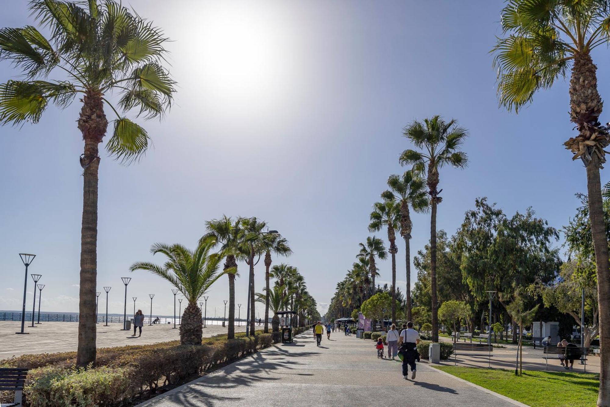 Apartment Steps From The Sea, Downtown, Balcony - Prokymea 74 Limassol