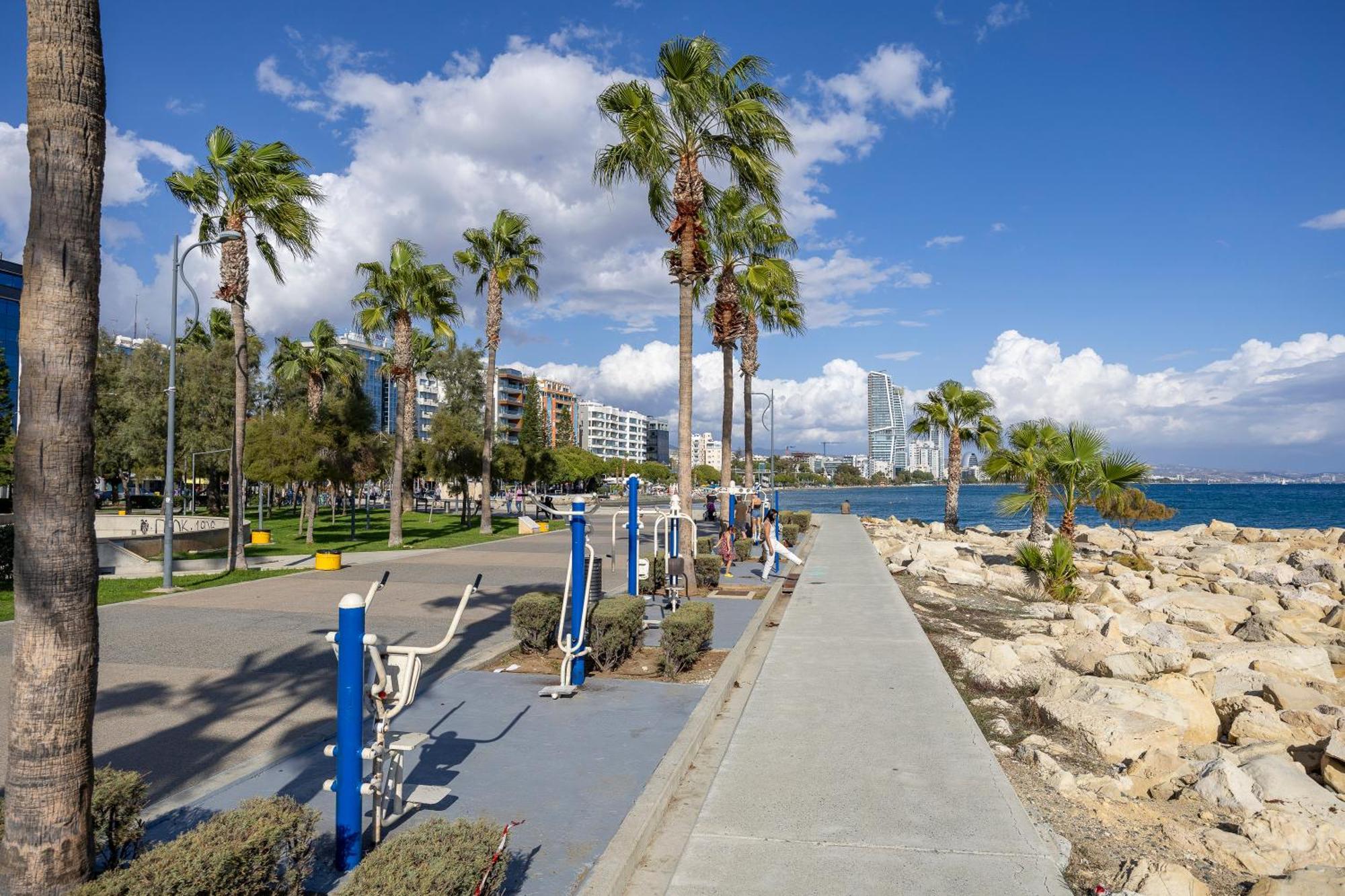 Steps From The Sea, Downtown, Balcony - Prokymea 74 Apartment
